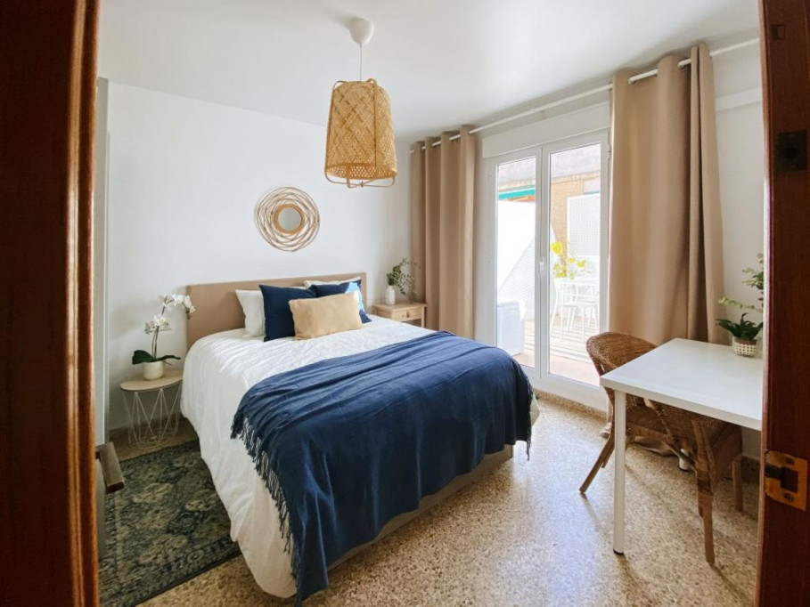 Bright double bedroom in El Cabanyal - Valence - chambre - ImmoJeune