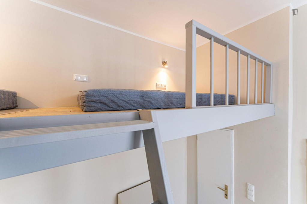 Lofted single Bedroom in 3-bedroom flat near Technische Universität