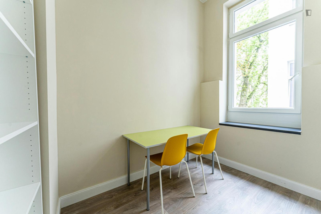 Lofted single Bedroom in 3-bedroom flat near Technische Universität