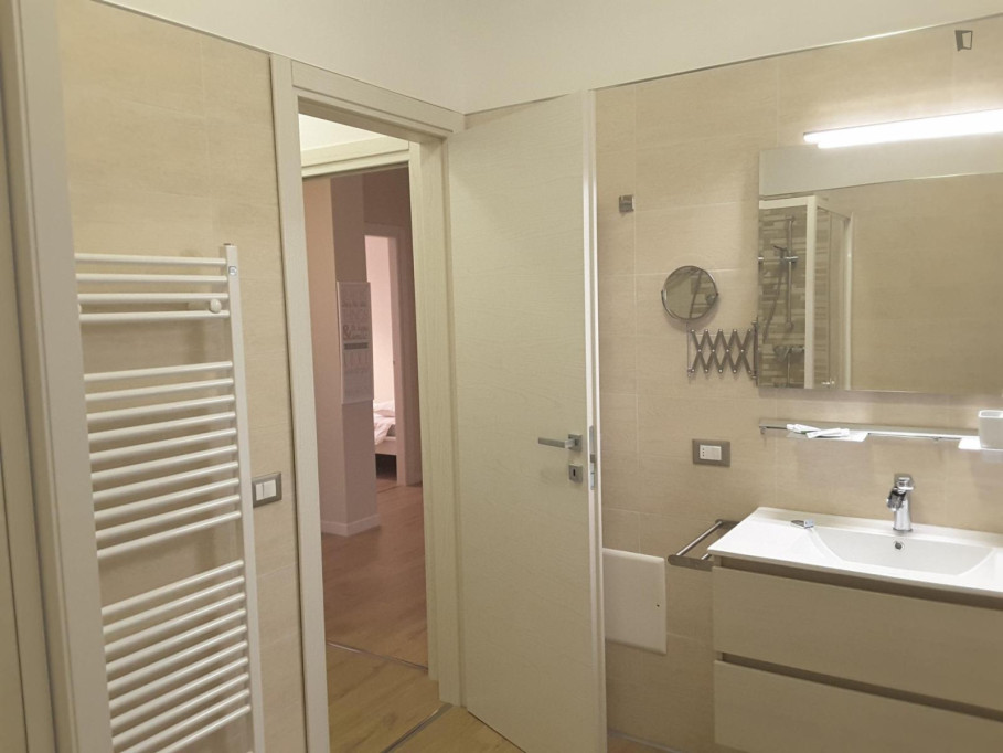 Single bed in spacious shared twin room in fully furnished apartment near Torre dell'Orologio
