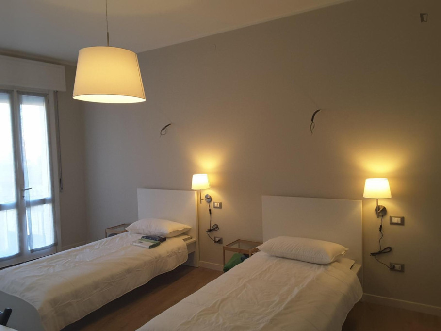 Single bed in spacious shared twin room in fully furnished apartment near Torre dell'Orologio