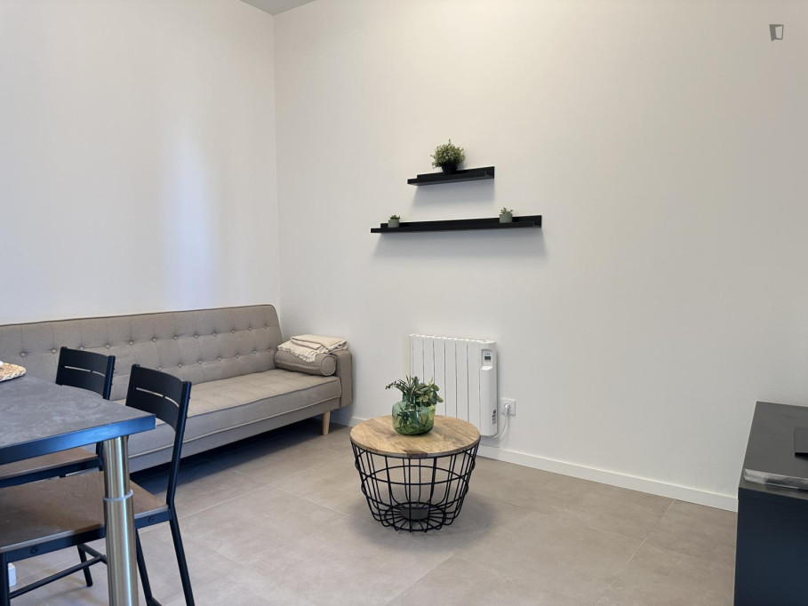 Welcoming 1-bedroom apartment in Lucero - Madrid - chambre - ImmoJeune