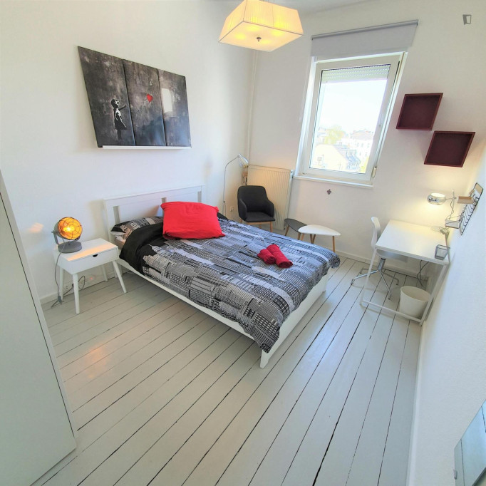 Welcoming double bedroom near the Bonn Central Station - Bonn - chambre - ImmoJeune