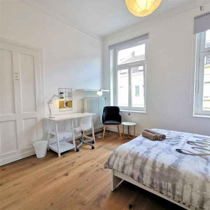 Appealing double bedroom in central Beuel - Bonn - chambre - ImmoJeune