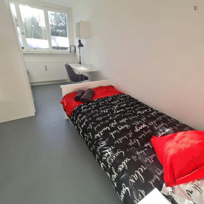 Bright single bedroom in the centre of Bonn - Bonn - chambre - ImmoJeune