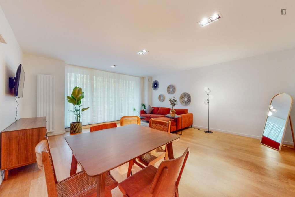 Alluring 1 bedroom apartment near Madou metro station
