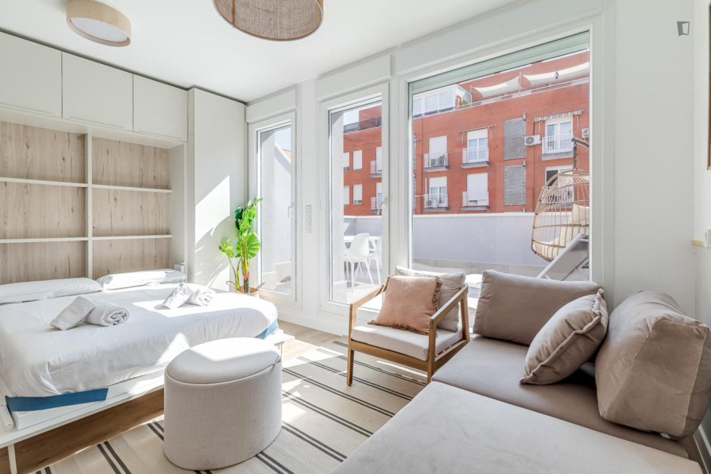 Bright and spacious studio in Cuatro Caminos - Madrid - chambre - ImmoJeune