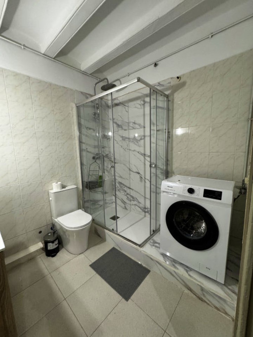 Spacious Coliving Apartment in Dynamic Ciutat Vella, Steps from MACBA and Restaurants
