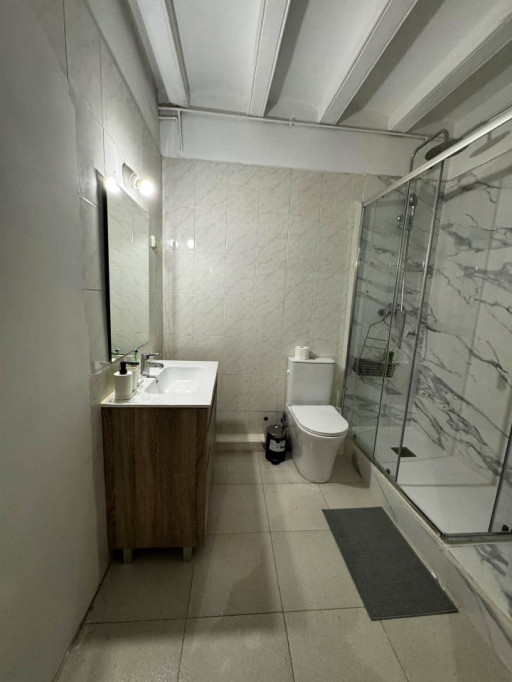 Spacious Coliving Apartment in Dynamic Ciutat Vella, Steps from MACBA and Restaurants