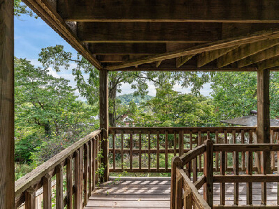Queen City Hideaway