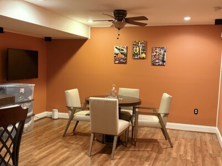 Private Entrance basement 1 bedroom