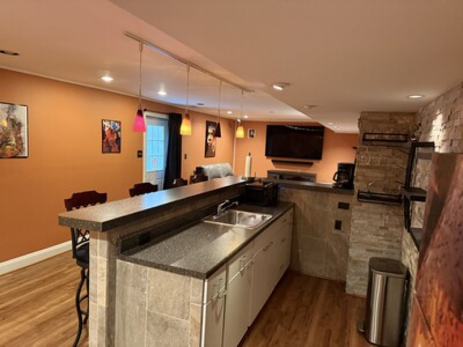 Private Entrance basement 1 bedroom