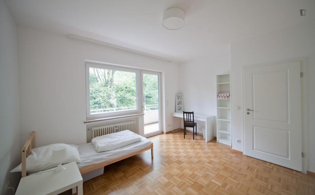 Single bedroom near the Rotkreuzplatz metro - Munich - chambre - ImmoJeune