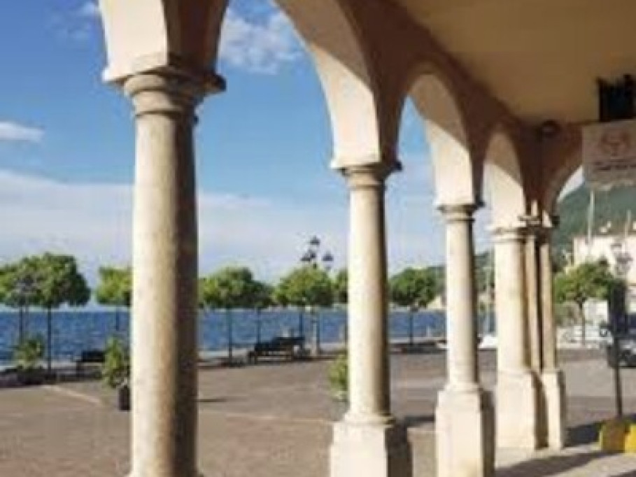 ATTIC WITH LAKE VIEW IN GARGNANO, GARDA