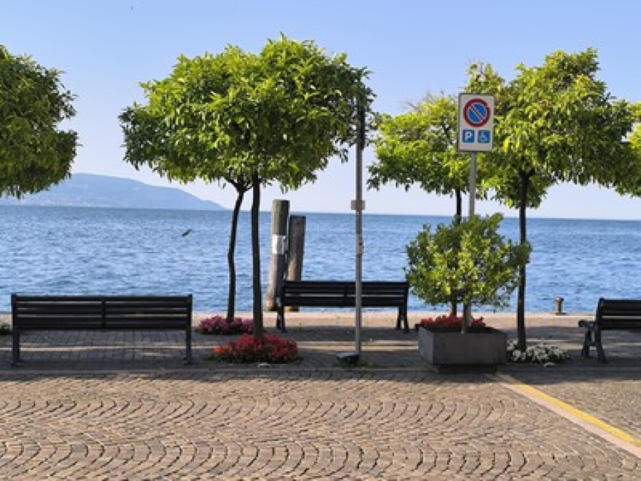 ATTIC WITH LAKE VIEW IN GARGNANO, GARDA