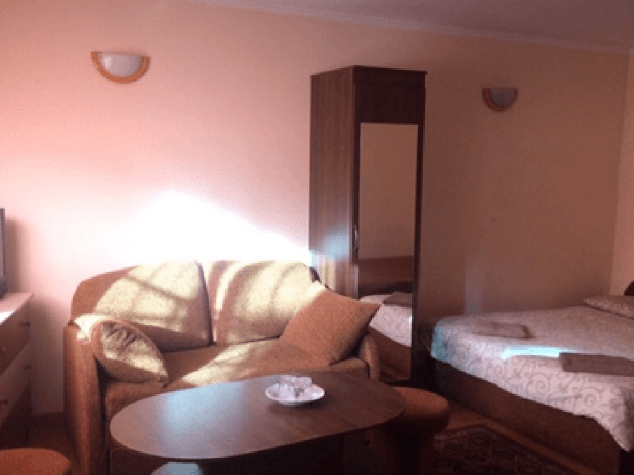 Guesthouse Parking and Rooms 