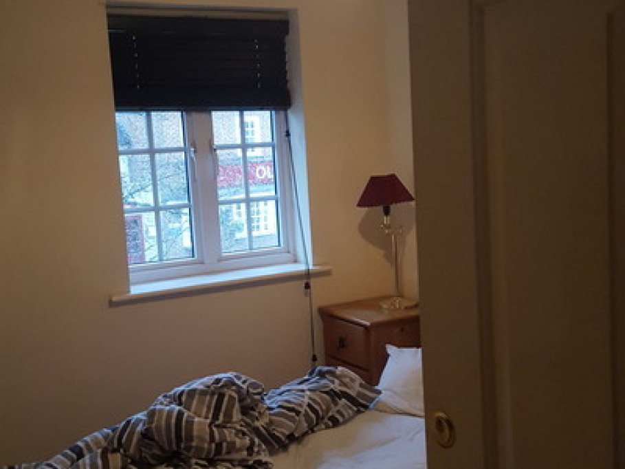 Nice single room in family house 