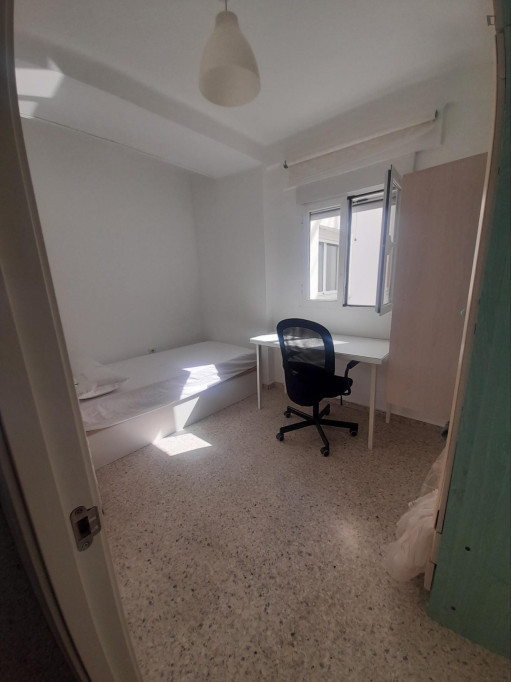 Cosy single bedroom near the Granada train station
