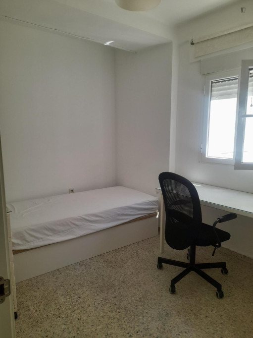 Cosy single bedroom near the Granada train station