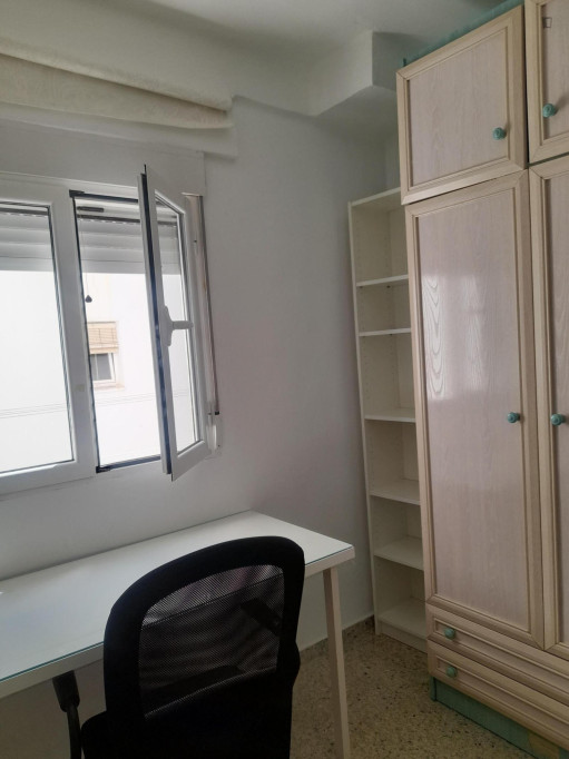 Cosy single bedroom near the Granada train station