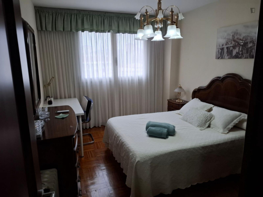 Comfortable double bedroom well connected to the university and the city center - Vigo - chambre - ImmoJeune