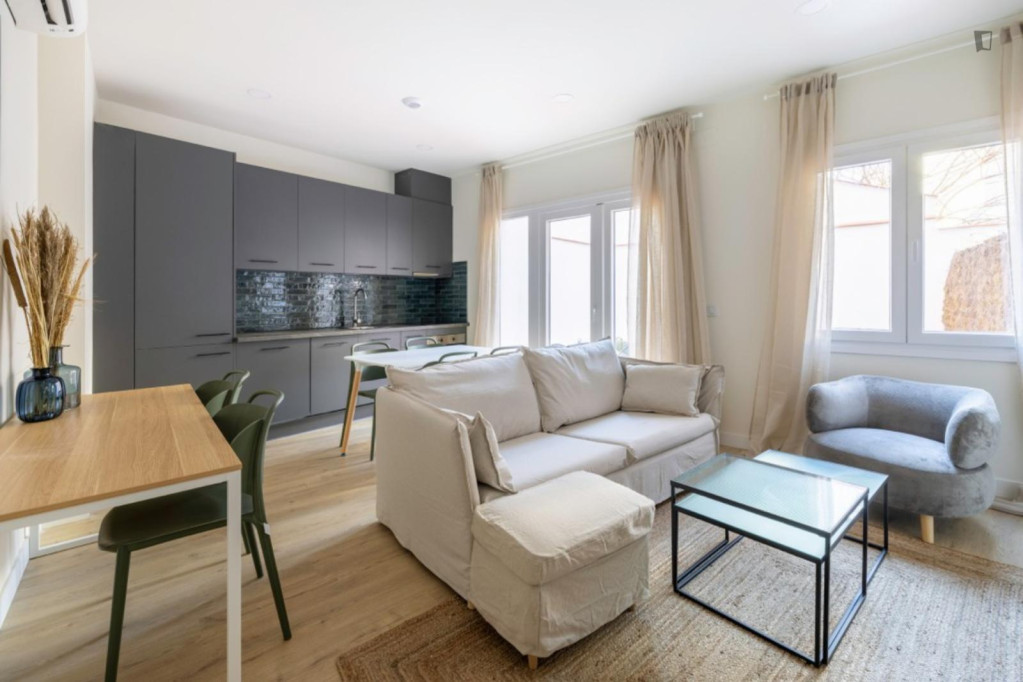 Welcoming 2-bedroom apartment in Valdeacederas - Madrid - chambre - ImmoJeune