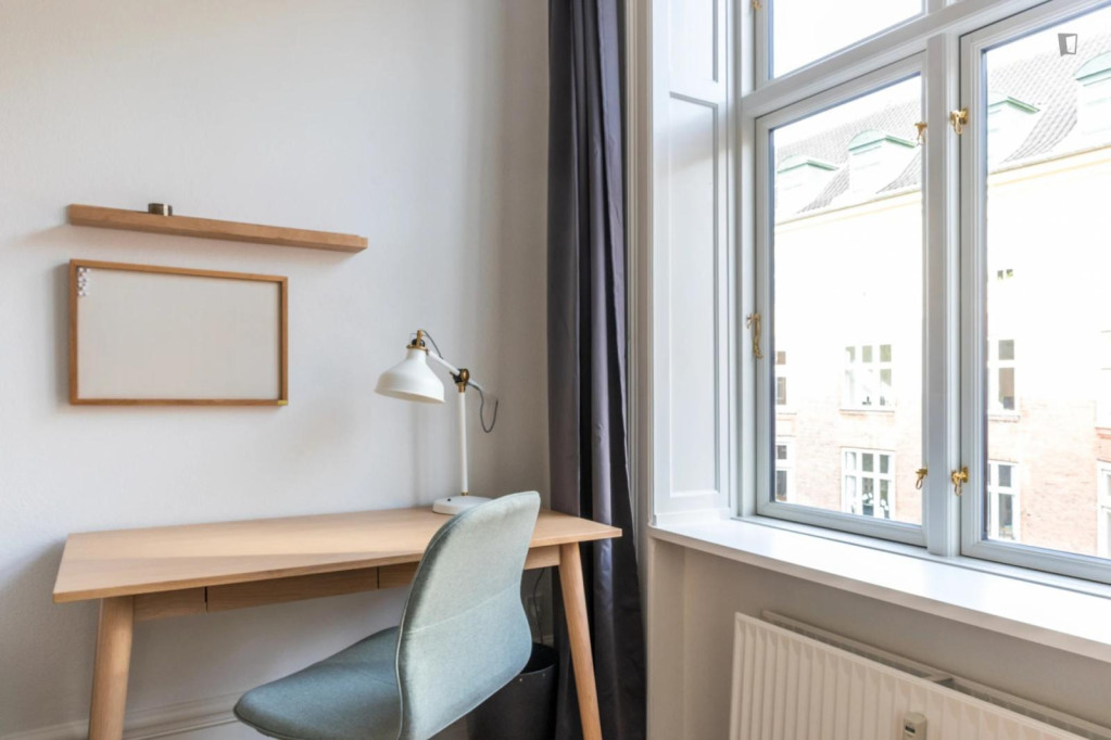 Modern single bedroom in shared flat in bustling Indre By