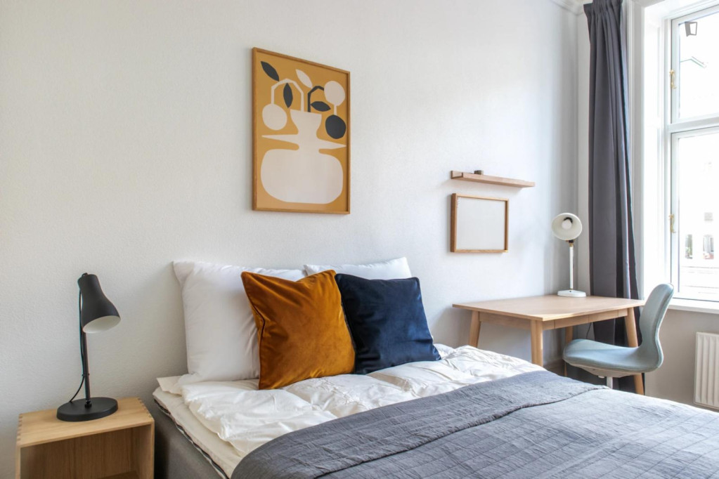 Modern single bedroom in shared flat in bustling Indre By
