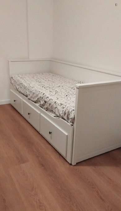 Dreamy Single Bedroom close to Cacilhas Ferry - Lisbonne - chambre - ImmoJeune