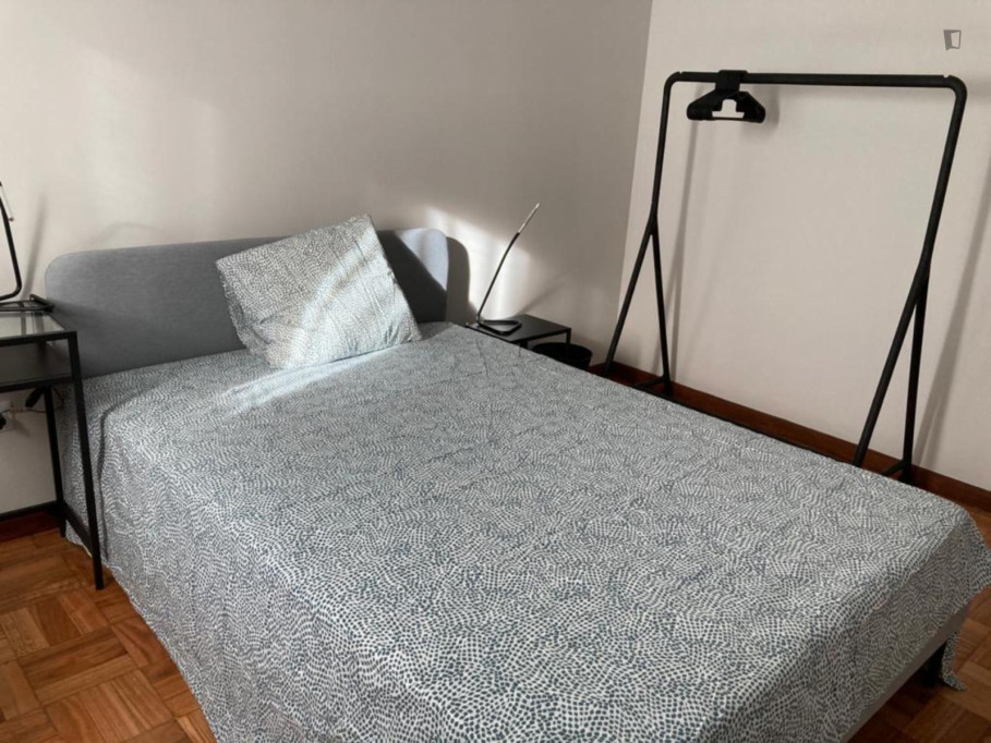 Homely double bedroom near the Trindade metro - Porto - chambre - ImmoJeune