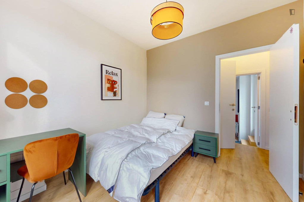 Neat double bedroom near Hankar train station - Bruxelles - chambre - ImmoJeune