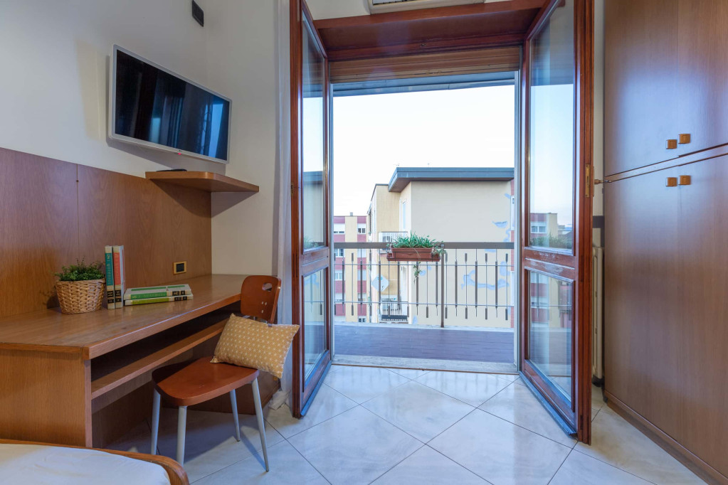 Room in Via dei Transiti, Milano