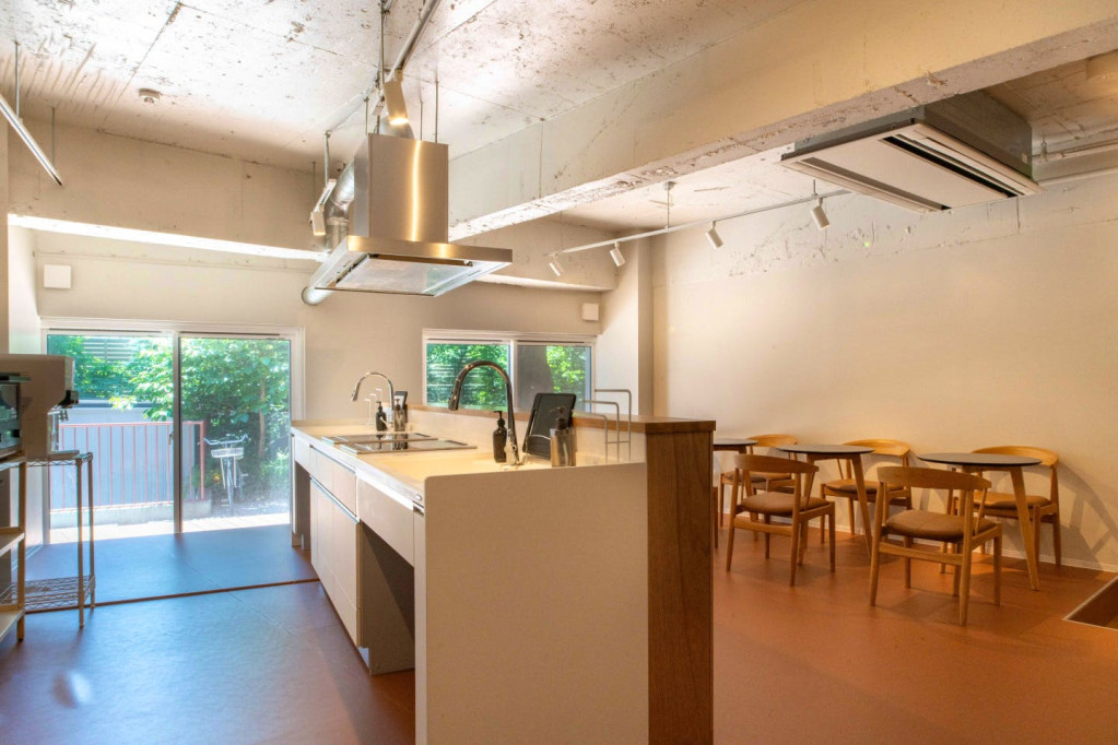 Modern Coliving Oasis with Sauna & Café near Shibuya in Himonya