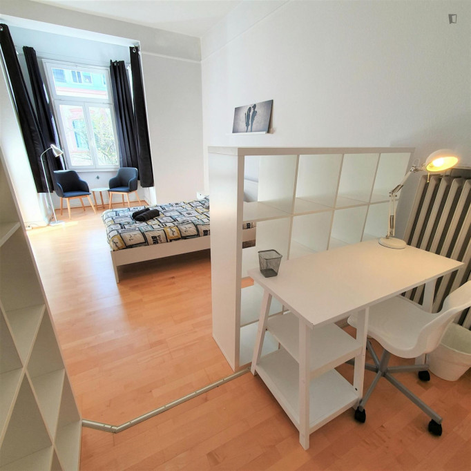 Large douyble bedroom in central beuel - Bonn - chambre - ImmoJeune