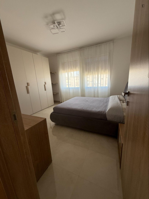 Comfortable room with double bed near Milano Certosa station