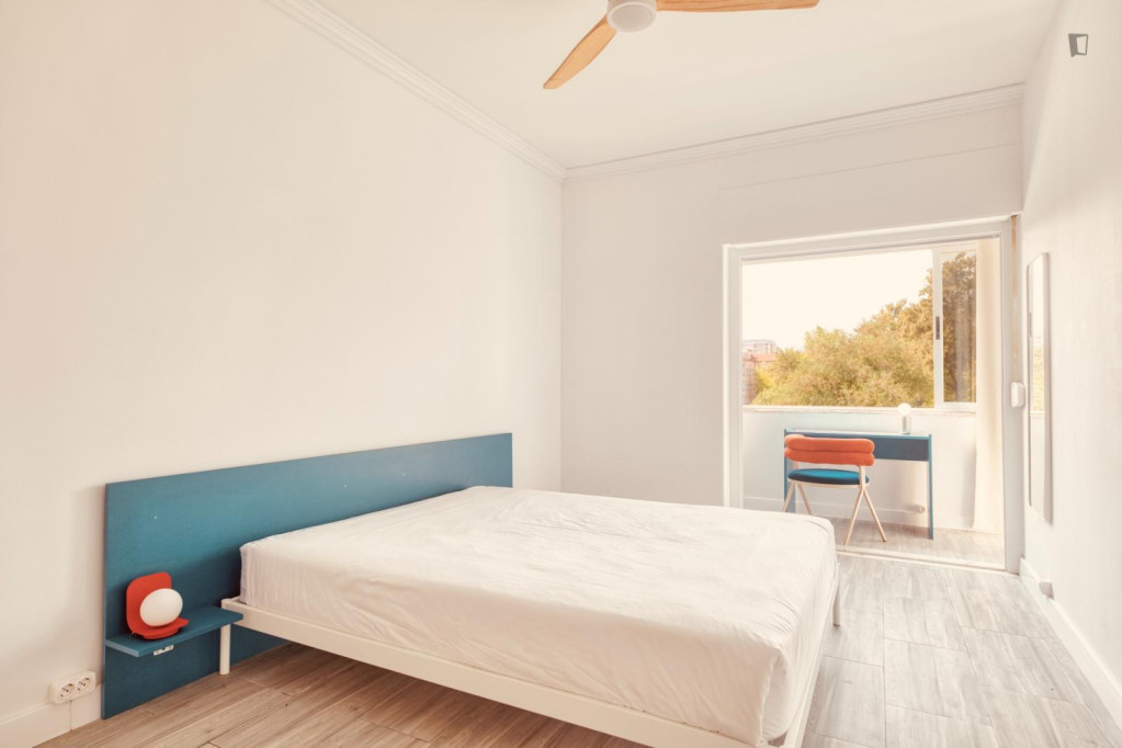 Welcoming double bedroom in Benfica - Lisbonne - chambre - ImmoJeune