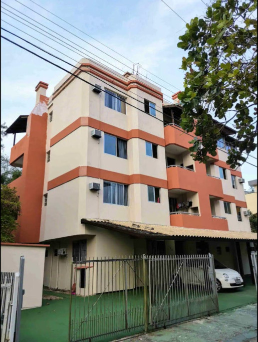 Spacious Vibrant House w/ Terrace + BBQ near to Praia Ponta Das Canas