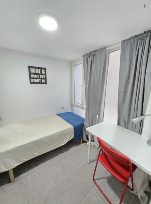 Snug single bedroom in El Pilar - Valence - chambre - ImmoJeune