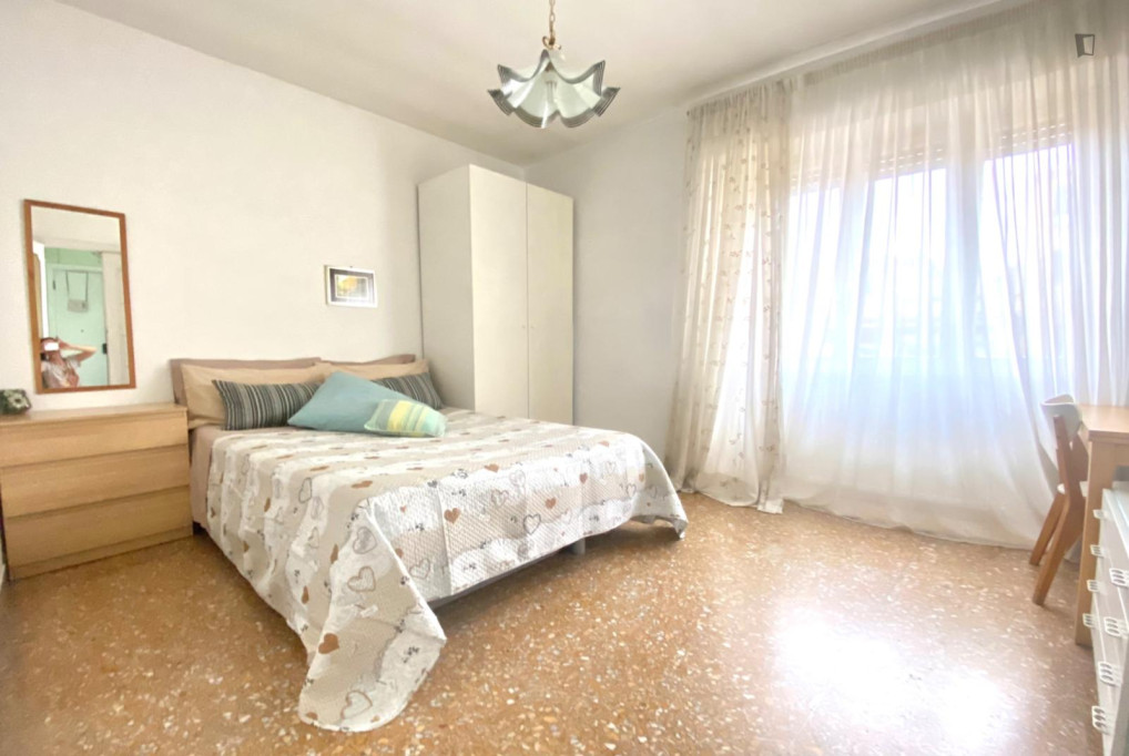 Single Bedroom in a 3-Bedroom Apartment in Rome - Rome - chambre - ImmoJeune