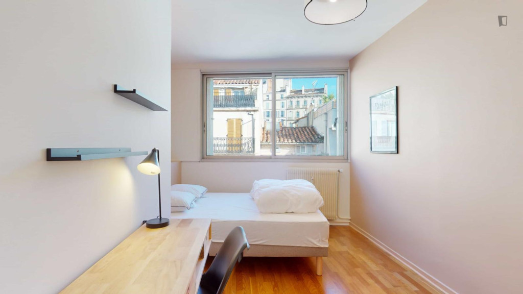Admirable double bedroom near the Estrangin metro 