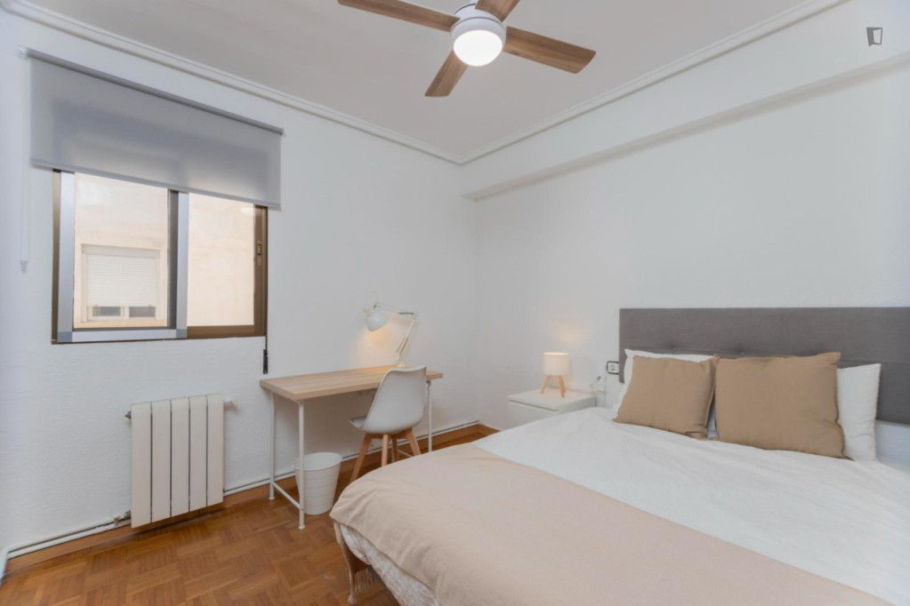 Pleasant double bedroom in Sant Antoni - Valence - chambre - ImmoJeune