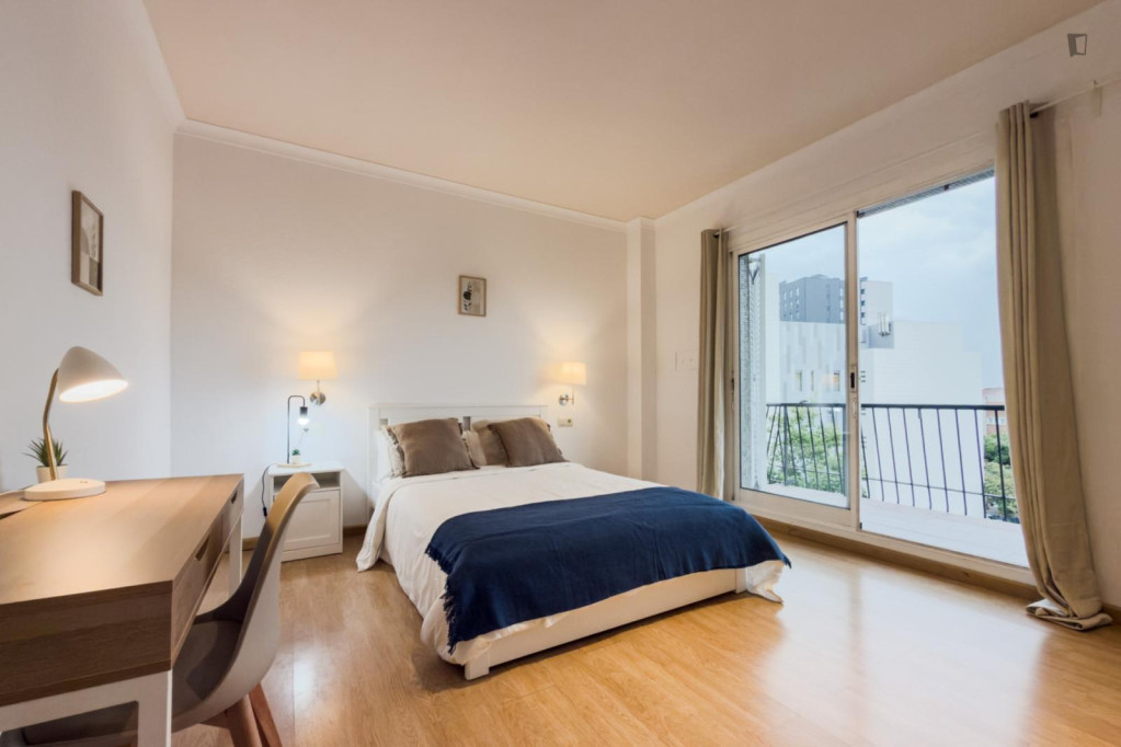Grand double bedroom near the Sants transport station - Barcelone - chambre - ImmoJeune