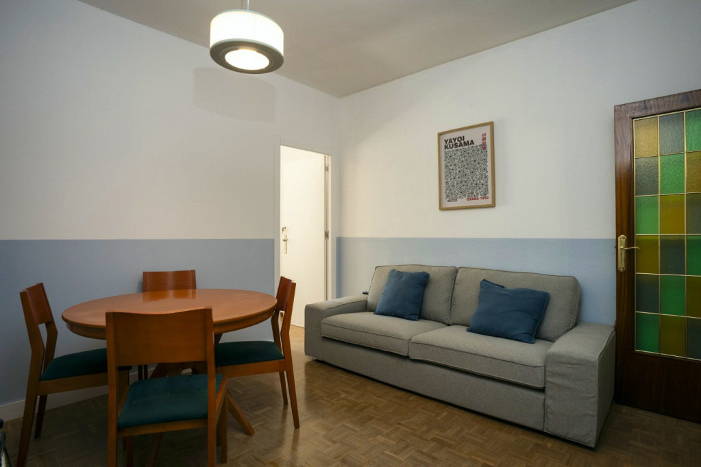 Spacious Coliving Room in Charming Eixample with Vibrant Community