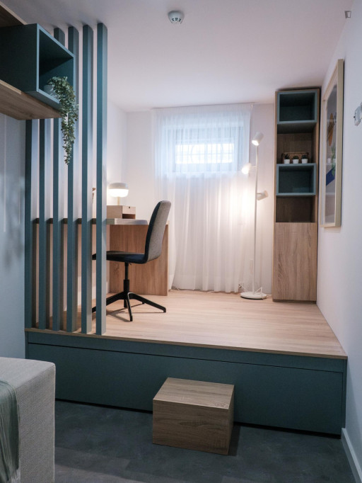 Charming bedroom with a private bathroom in a house for students and young workers - Porto - chambre - ImmoJeune