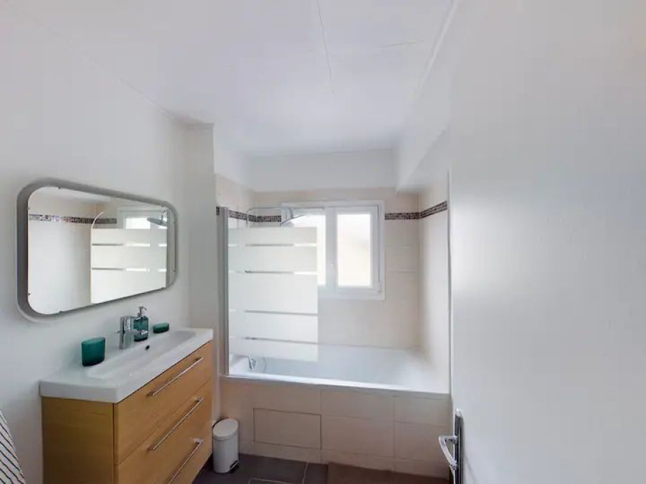 Stylish Private Room with Balcony in Paris 14th