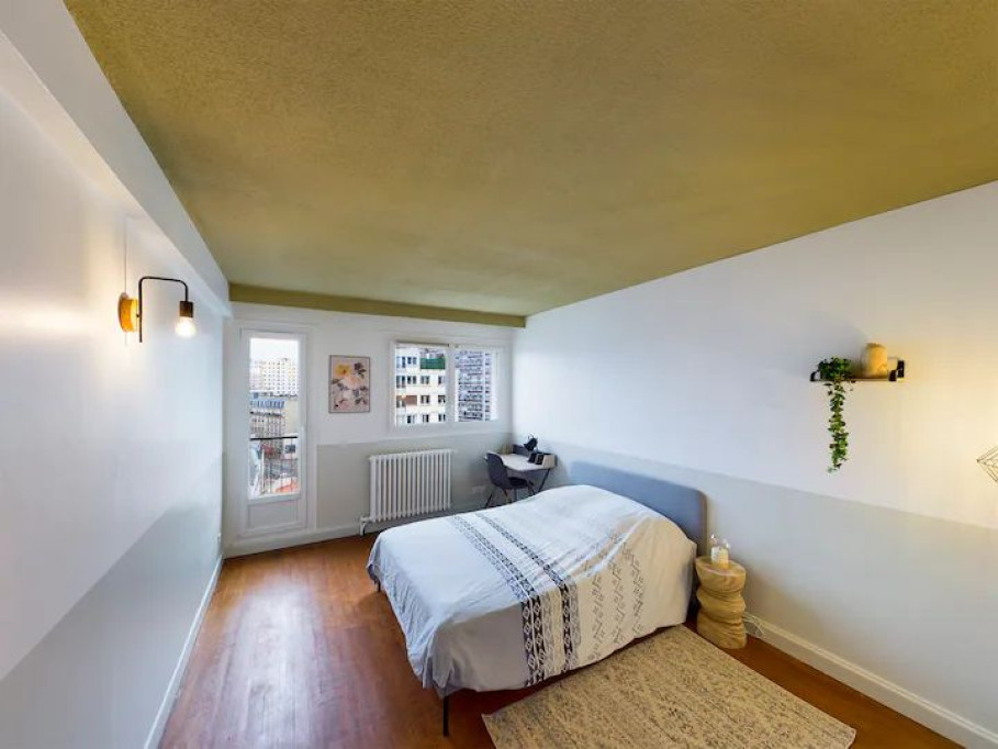 Stylish Private Room with Balcony in Paris 14th