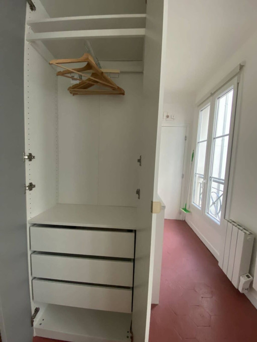 On the 2nd floor of a quiet and well-maintained condominium, this beautiful 13m2 studio is fully equipped and furnished.