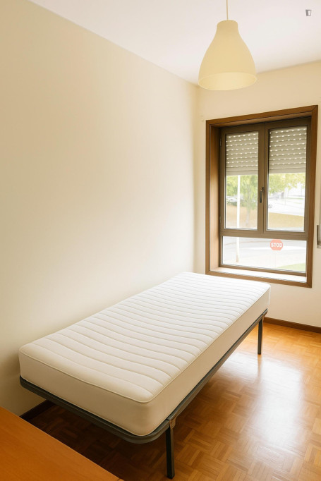 Cozy Single Bedroom close to Matosinhos Beach - Porto - chambre - ImmoJeune