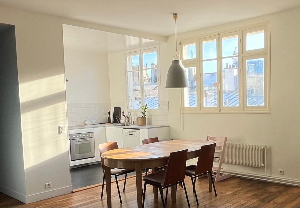 Space, light, view, in 2 bedroom Marais + parking.