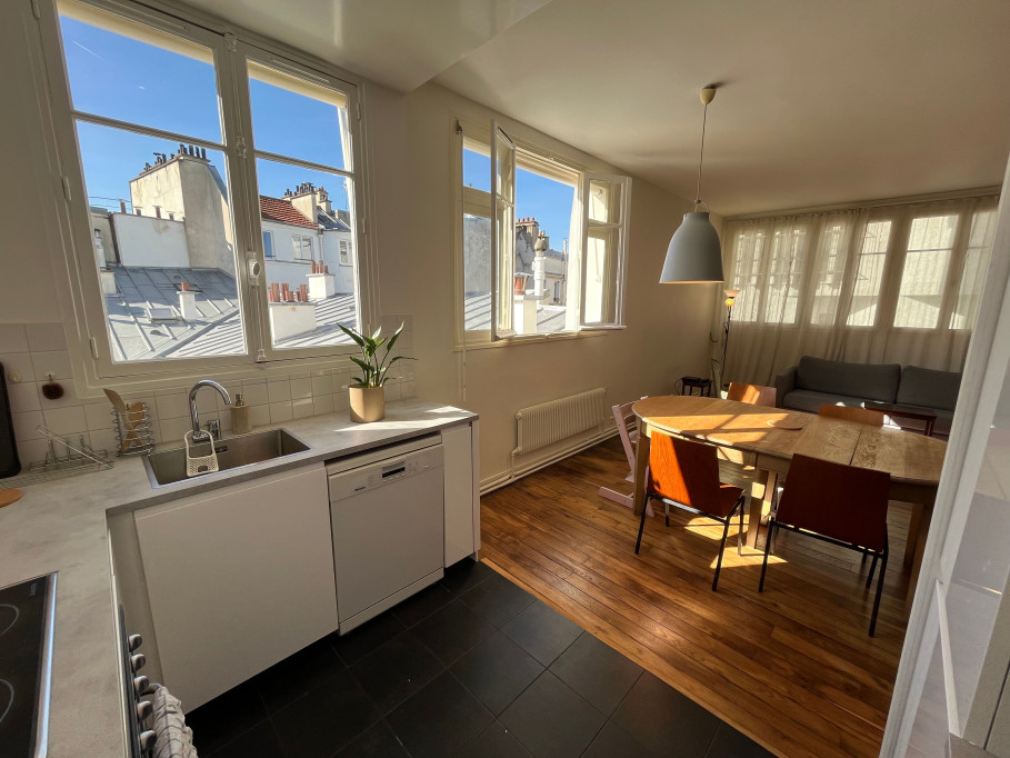 Space, light, view, in 2 bedroom Marais + parking.